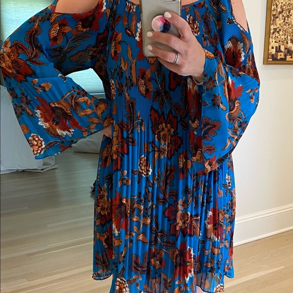 INC floral dress size medium with open shoulders - Picture 3 of 3